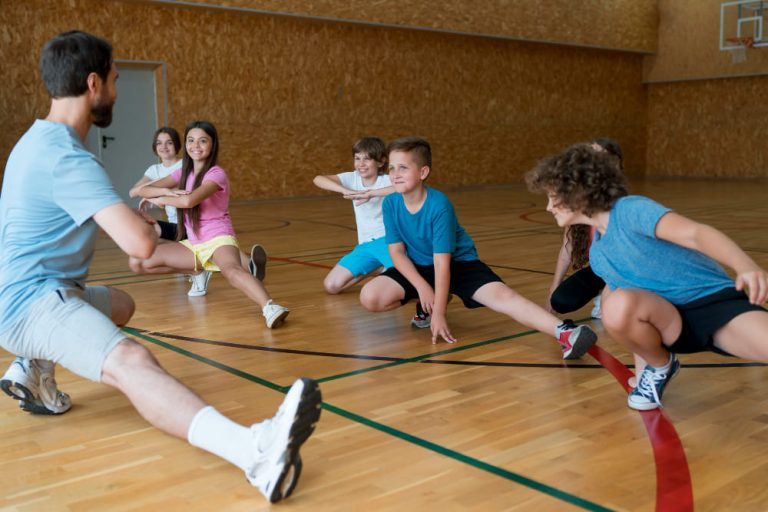Si te gusta el deporte en equipo tendrás futuro como maestro de Educación Física